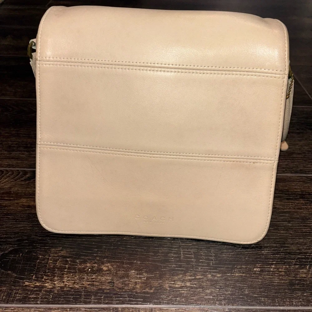 Vintage COACH Tribeca 9092 Beige Leather Flap Shoulder Bag- 1998